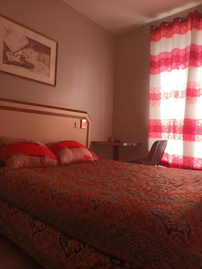 Hotel Azur Montmartre Париж Екстериор снимка