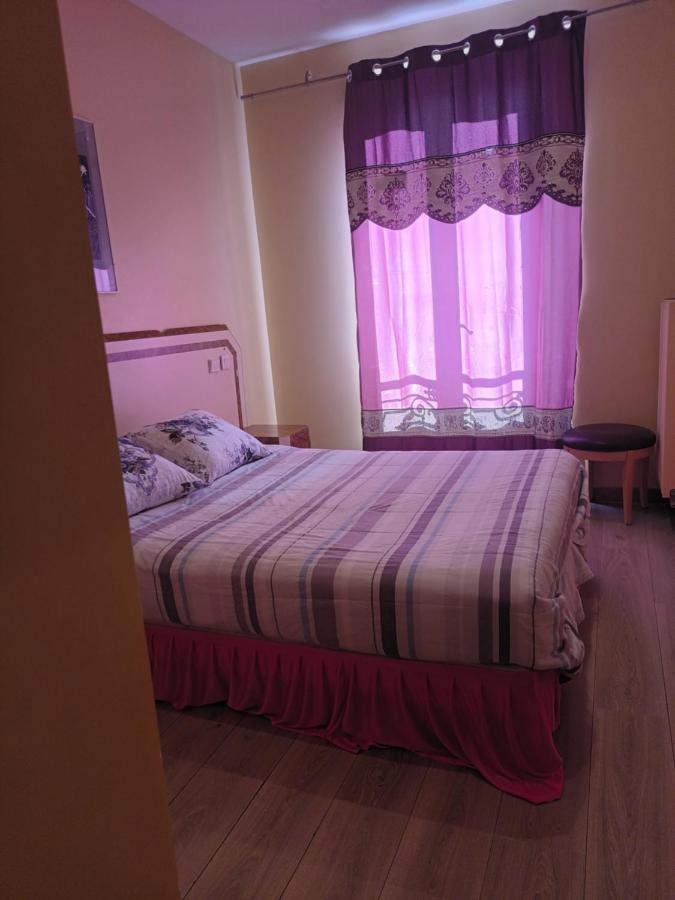 Hotel Azur Montmartre Париж Екстериор снимка