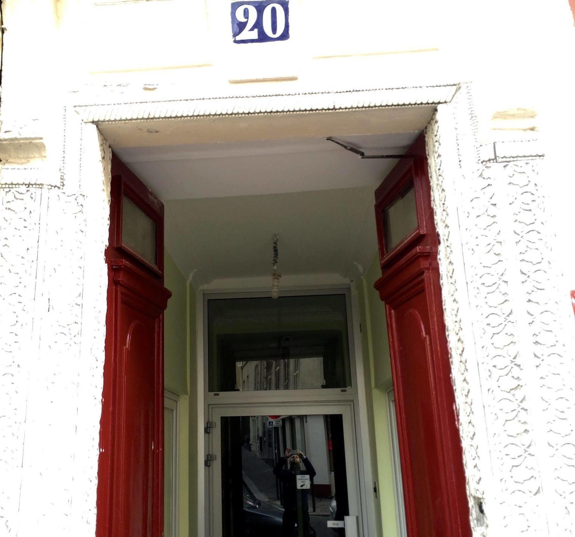 Hotel Azur Montmartre Париж Екстериор снимка