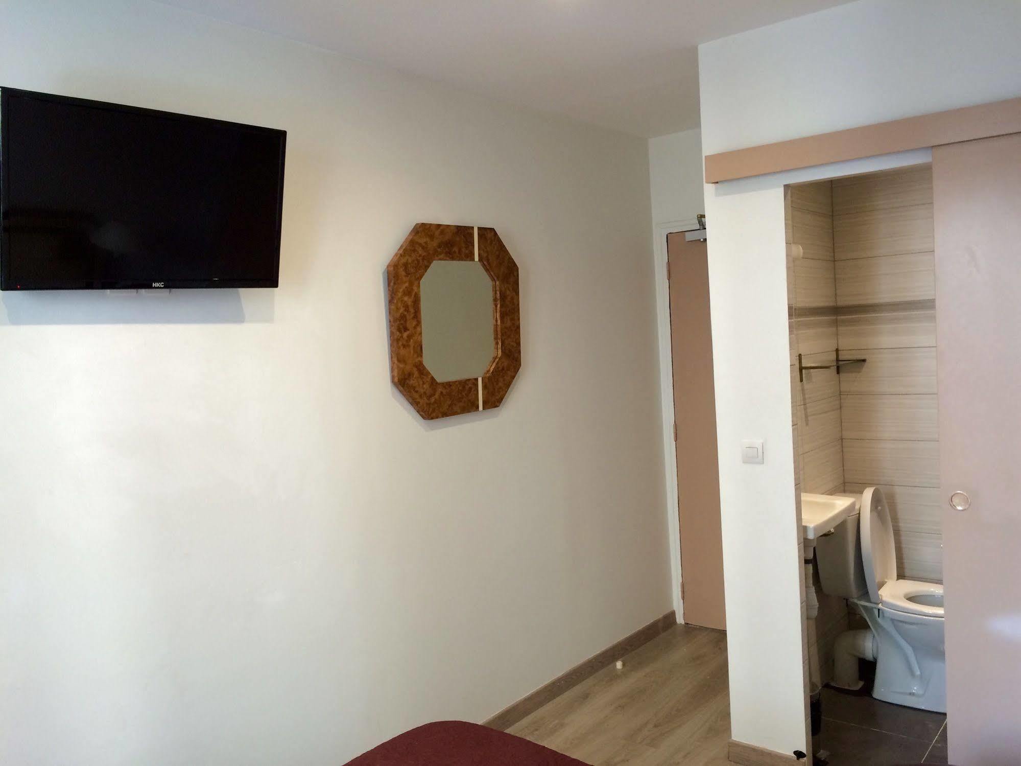 Hotel Azur Montmartre Париж Екстериор снимка
