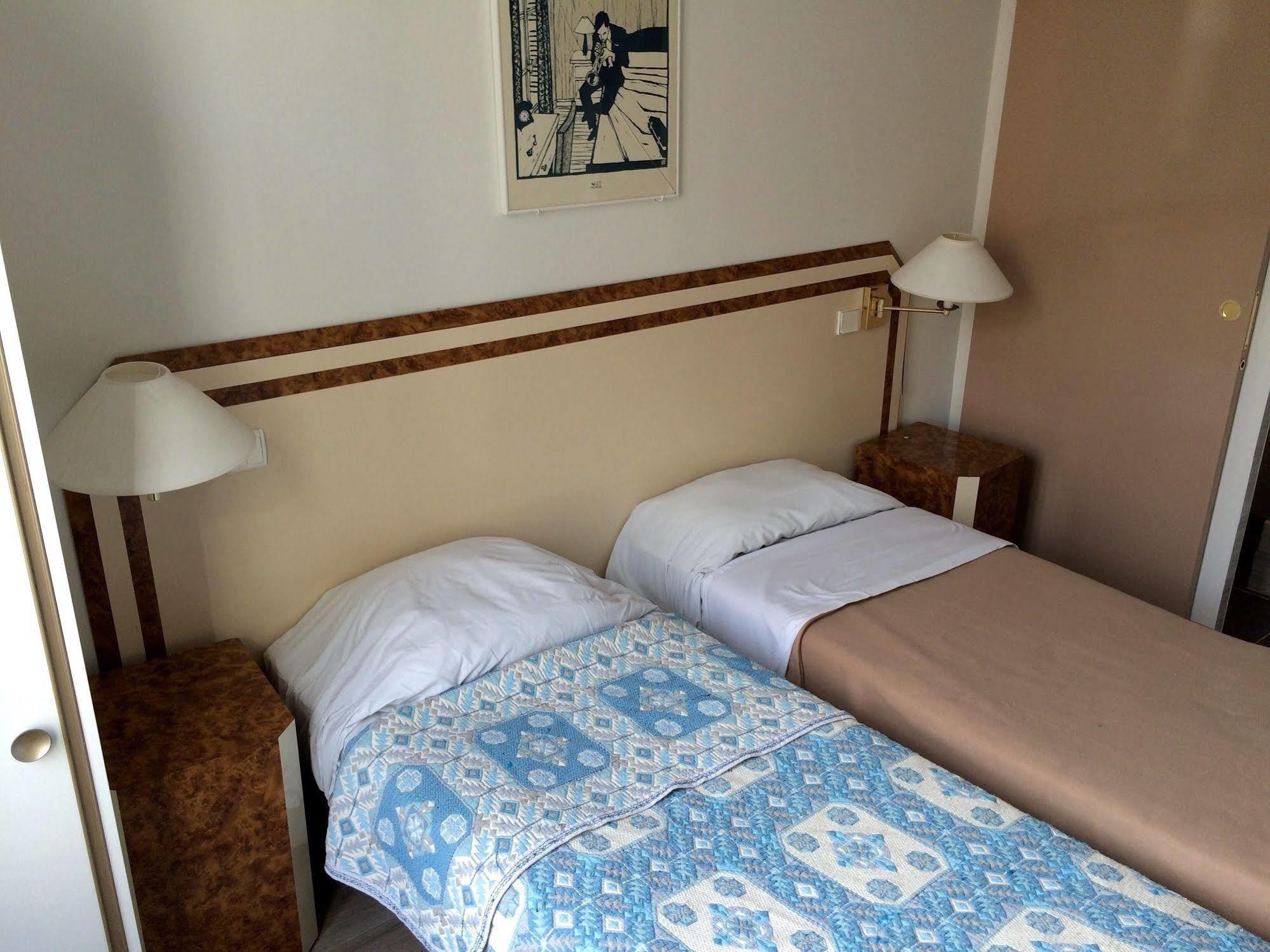 Hotel Azur Montmartre Париж Екстериор снимка